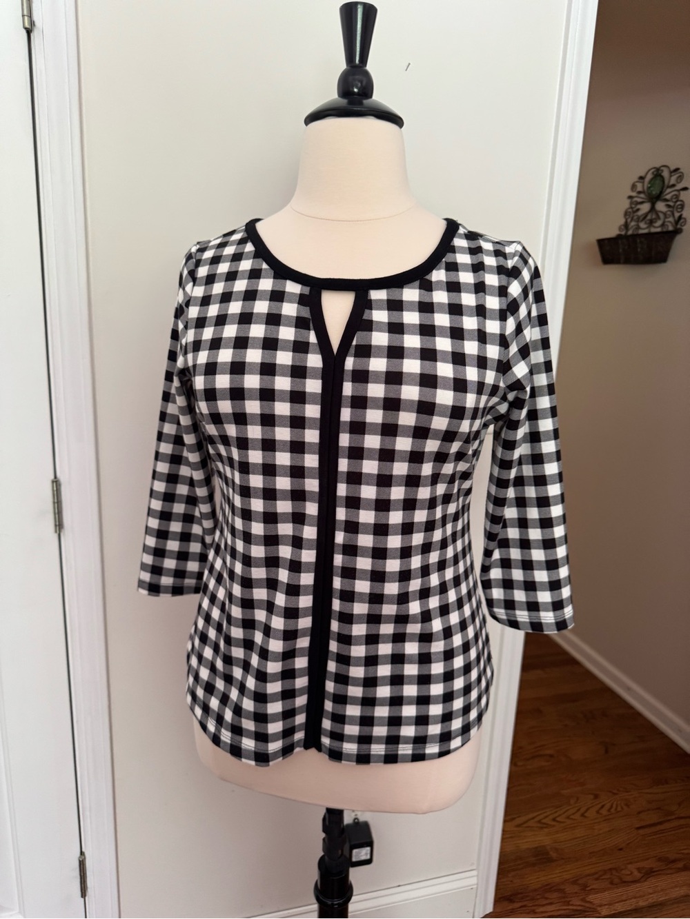 Jules & Leopold Black and White Gingham Keyhole Blouse